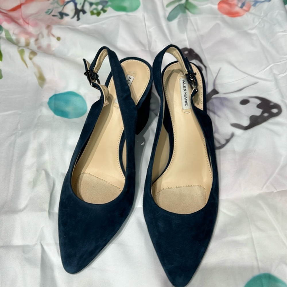 NWOT ALEX MARIE with Heel